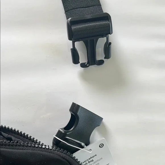 Lululemon Everywhere Belt Bag - Picture 7 of 12